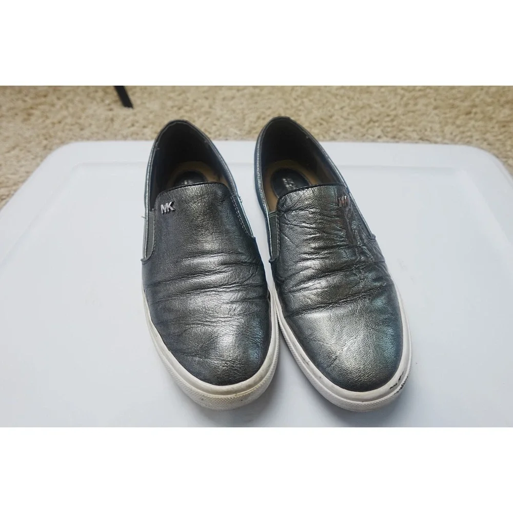 Michael Kors 8.5 M‎ Gray Silver Leather Loafer Flats Casual Slip Ons Metallic